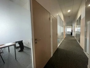 Office in Lyon to rent Interior Photo- Image 1 of 11