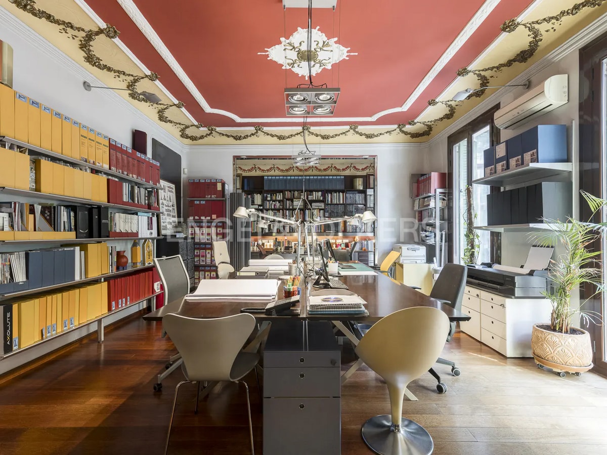 Carrer de Girona, Barcelona, BAR 08009 -  -  - Interior Photo - Image 1 of 7