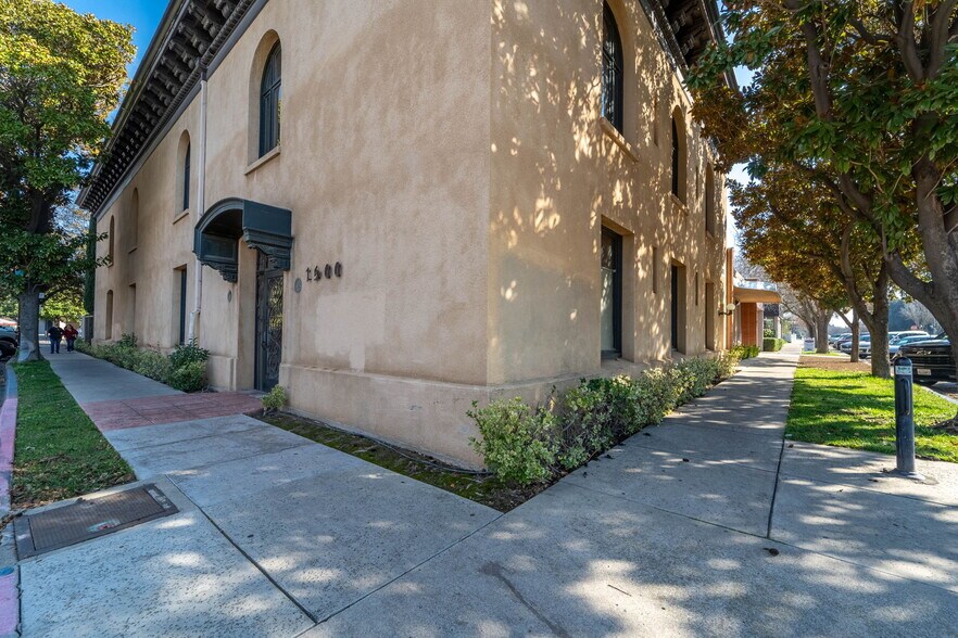 1500 J St, Modesto, CA for rent - Building Photo - Image 1 of 12