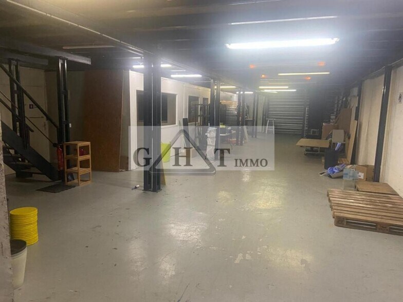 Industrial in Montreuil to rent - Interior Photo - Image 2 of 4