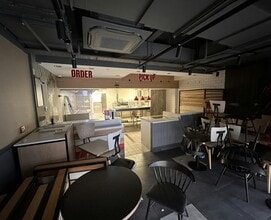 The Mall, Blackburn to rent Interior Photo- Image 2 of 3