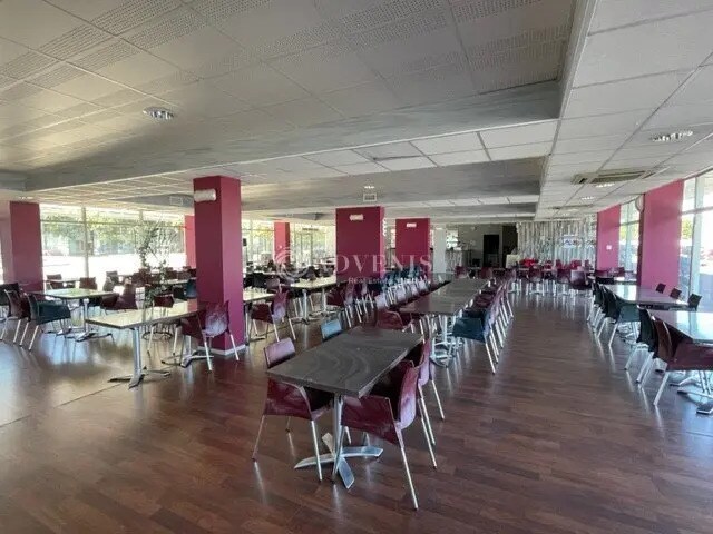 Retail in Mérignac to rent - Interior Photo - Image 2 of 12