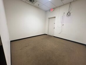 9250 N 43rd Ave, Glendale, AZ to rent Interior Photo- Image 2 of 7