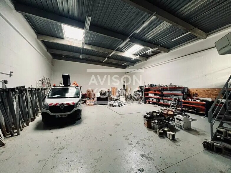 Light Industrial in Villepinte to rent - Interior Photo - Image 2 of 6