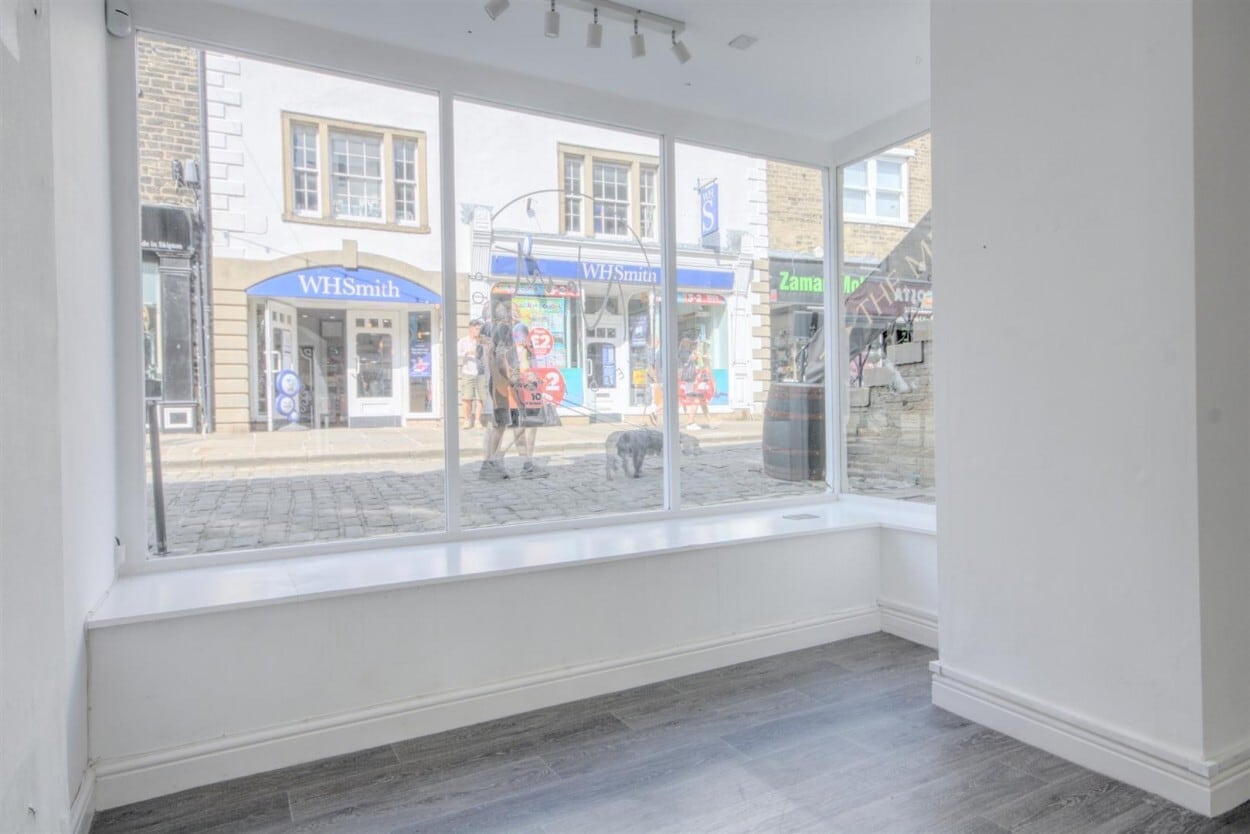 74 High St, Skipton to rent Building Photo- Image 1 of 8
