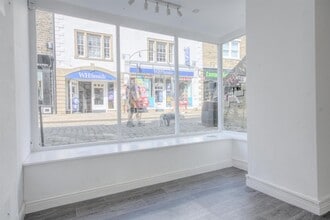 74 High St, Skipton to rent Building Photo- Image 1 of 8