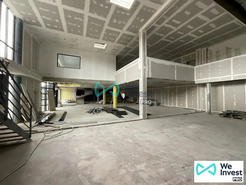 Retail in Saint-Thibault-des-Vignes for sale - Interior Photo - Image 3 of 5