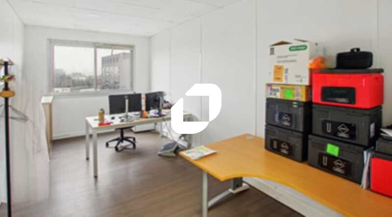 Light Industrial in Saint-Denis to rent - Interior Photo - Image 3 of 7