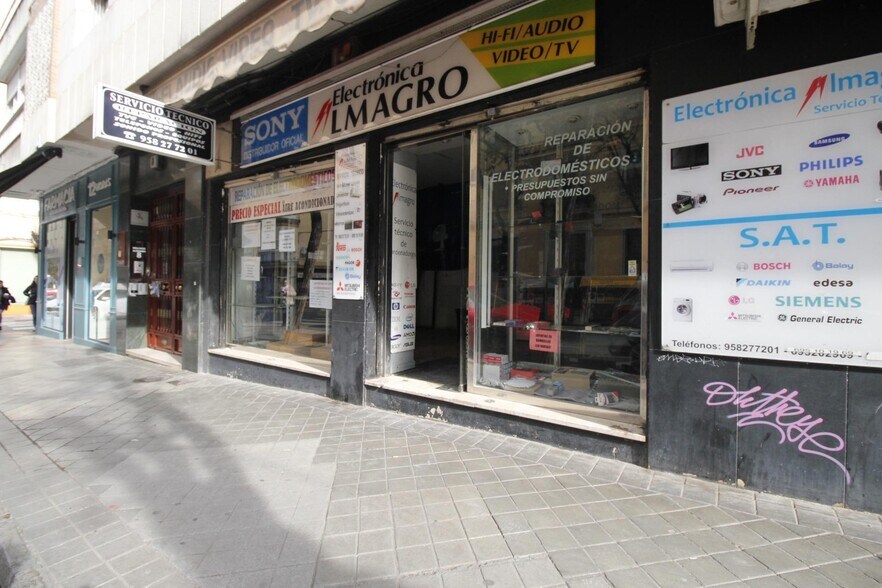Retail in Granada, Granada to rent - Building Photo - Image 1 of 19