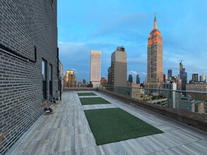 1001 6th Ave, New York, NY to rent Interior Photo- Image 1 of 12