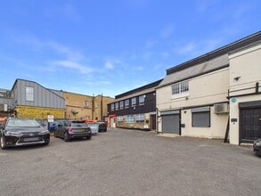 25 Tapster St, Barnet to rent Primary Photo- Image 2 of 5