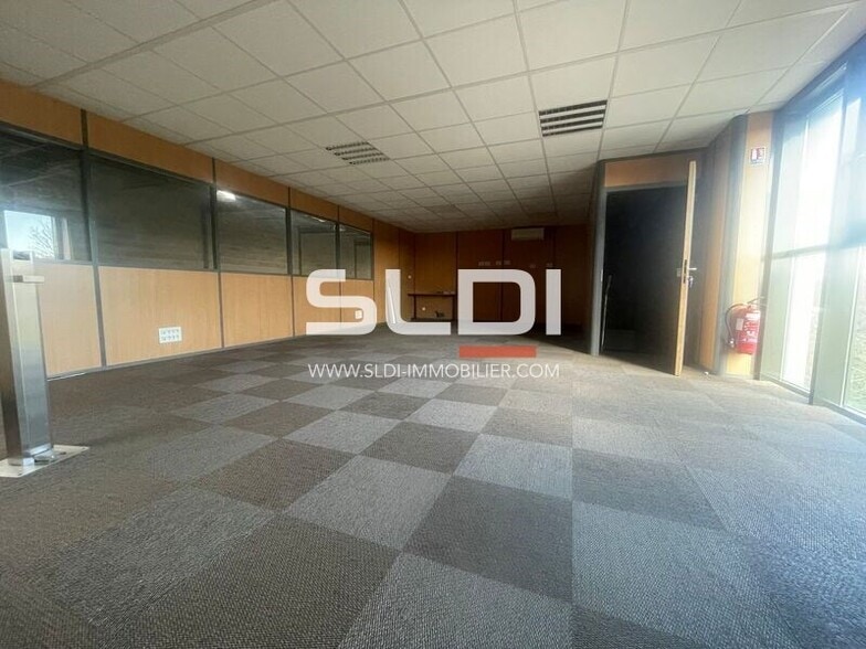 Route De Francheville, Chaponost for sale - Interior Photo - Image 3 of 5