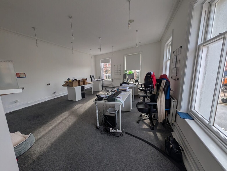 1-3B Park St, Lytham St. Annes to rent - Interior Photo - Image 3 of 7