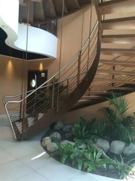 Office in Labège to rent - Interior Photo - Image 2 of 5