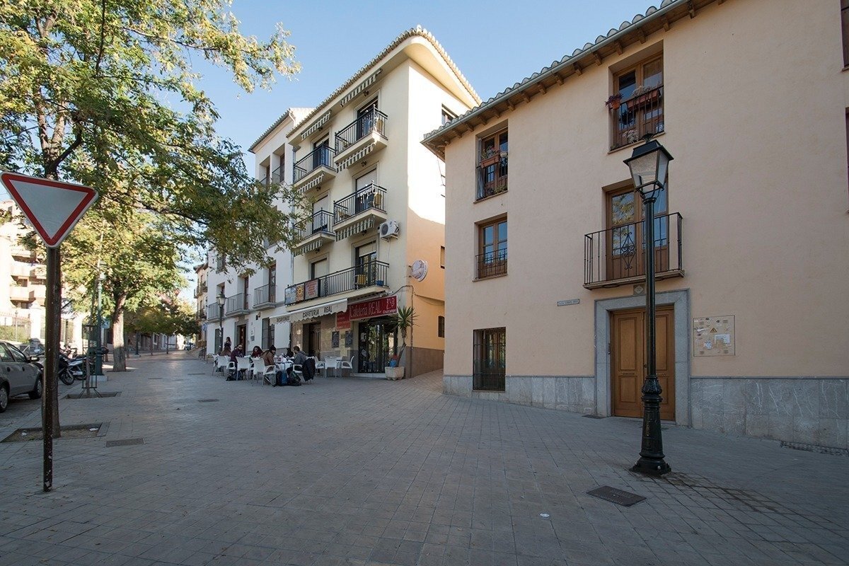 Calle Acera de San Ildefonso, 34, Granada, Granada for sale Primary Photo- Image 1 of 19