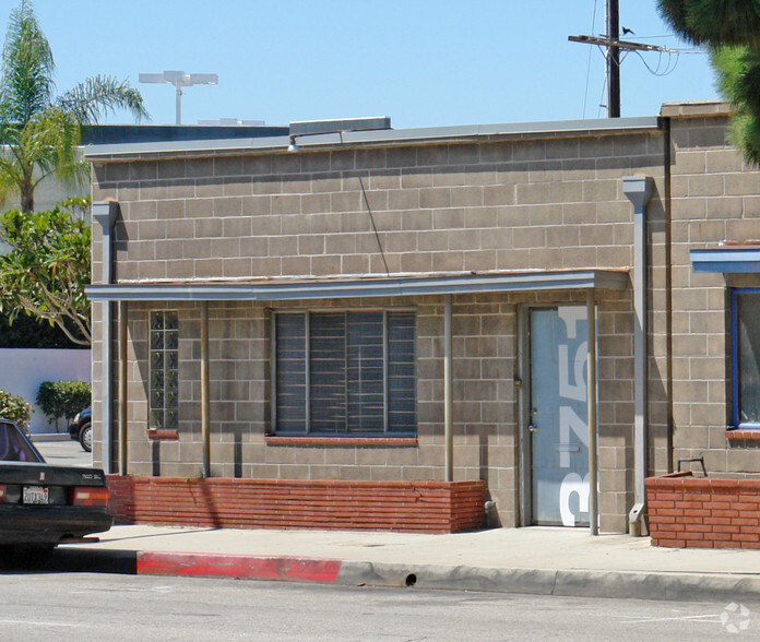 3749-3751 Robertson Blvd, Culver City, CA for rent - Building Photo - Image 2 of 20