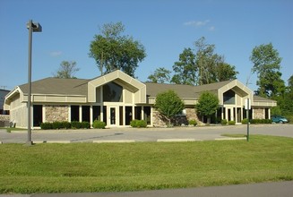 312 E Dupont Rd, Fort Wayne, IN for sale Building Photo- Image 1 of 1