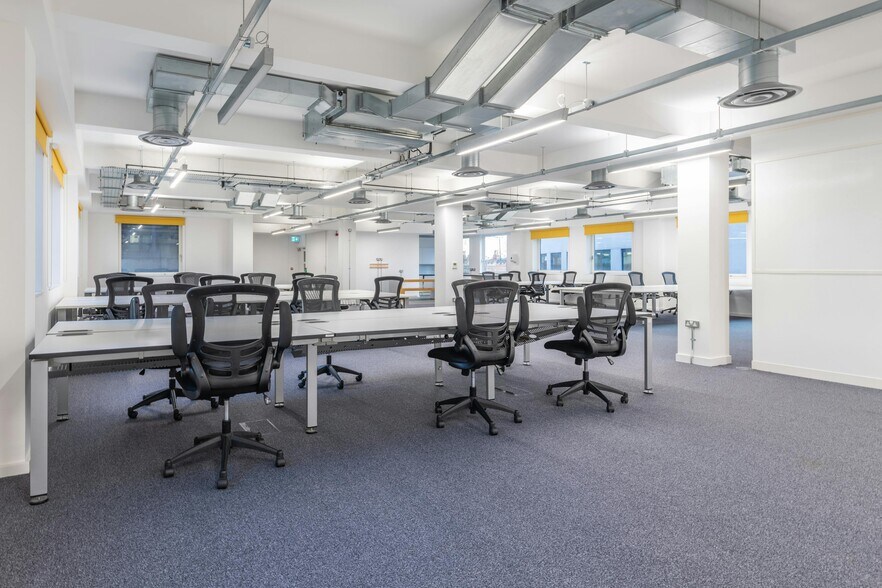 Queen Charlotte St, Bristol to rent - Building Photo - Image 2 of 15