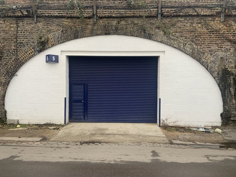 Arch 3-5 Culvert Pl, London to rent - Building Photo - Image 2 of 9