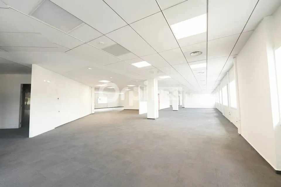 Office in Lyon to rent Interior Photo- Image 1 of 12