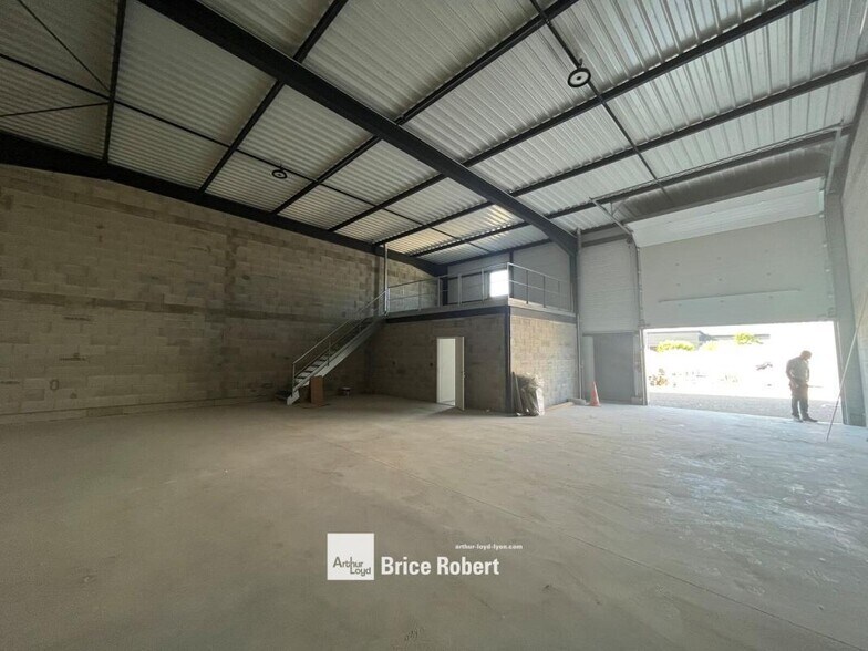 Rue Du Petit Bois, Mornant to rent - Interior Photo - Image 2 of 4