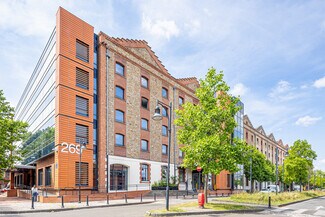 More details for 26 Avenue Des Chemins De Fer Industriels, Aubervilliers - Office to Rent