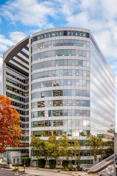 23-25 Rue Delarivière Lefoullon, Puteaux to rent - Building Photo - Image 2 of 5