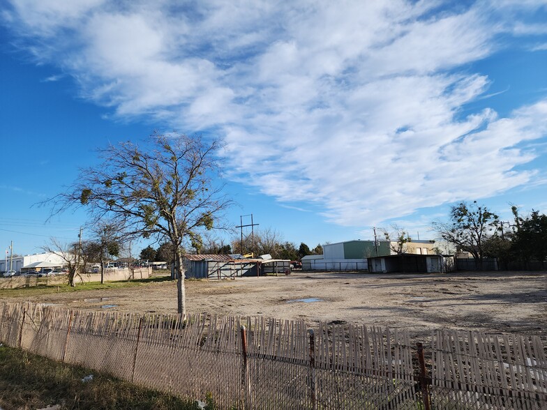 1220 Eastgate Rd, Midlothian, TX for rent - Building Photo - Image 2 of 9