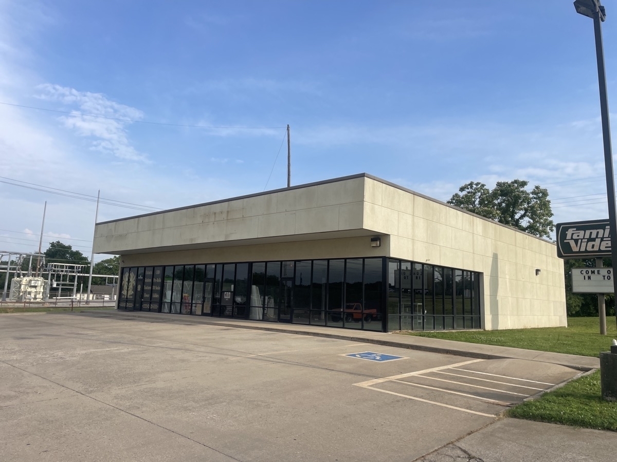 2525 N Milt Phillips Ave, Seminole, OK for rent Building Photo- Image 1 of 1