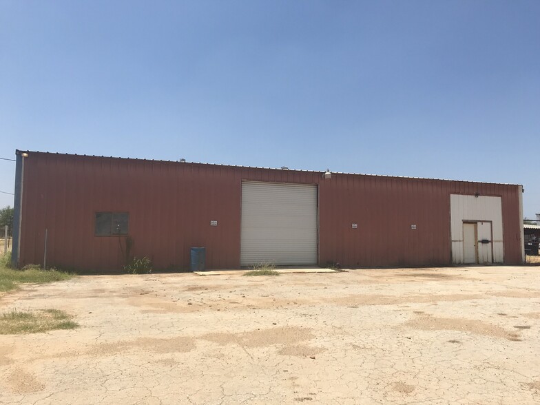 800 W Fm 117, Dilley, TX for rent - Building Photo - Image 1 of 12