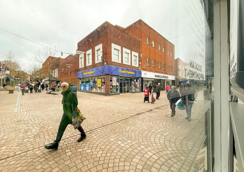 71 George St, Altrincham to rent - Building Photo - Image 2 of 10