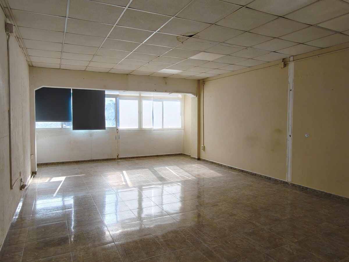 L'Hospitalet de Llobregat, BAR 08907 - - - Interior Photo - Image 2 of 44