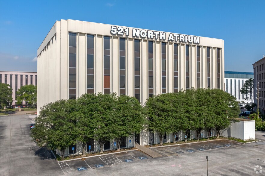 521 N Sam Houston Pky E, Houston, TX for sale - Building Photo - Image 1 of 1