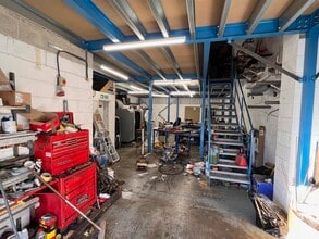 Hawkins Ln, Burton On Trent to rent Interior Photo- Image 1 of 2