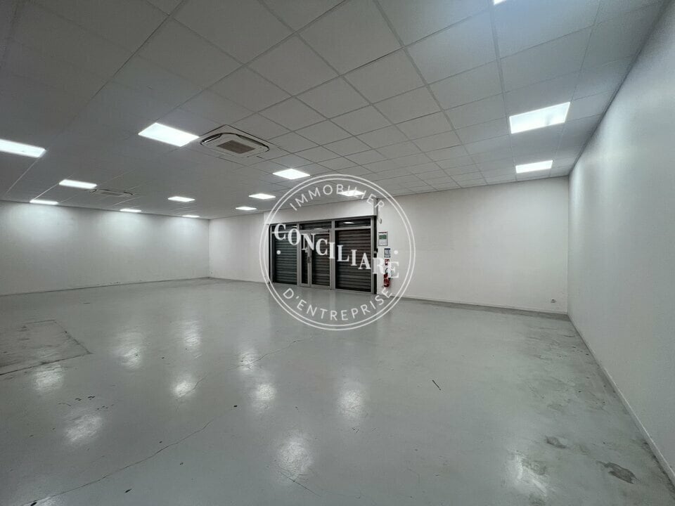Light Industrial in Toulouse for sale Interior Photo- Image 1 of 9