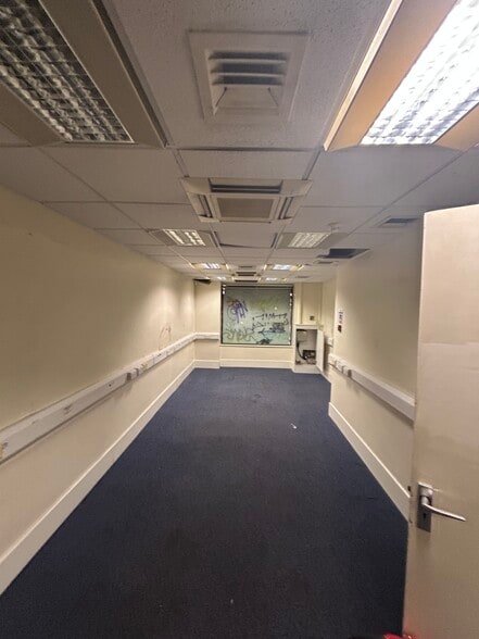 23-25 Brick Lane, London to rent - Building Photo - Image 3 of 5