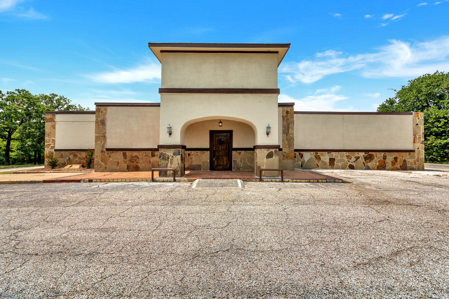 2001 S Austin Ave, Denison, TX for sale - Primary Photo - Image 1 of 35