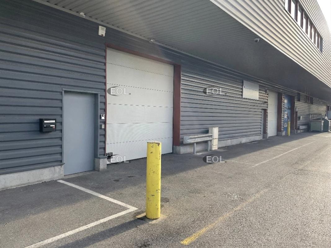 Light Industrial in SAINT-OUEN-L'AUMONE for sale Building Photo- Image 1 of 6