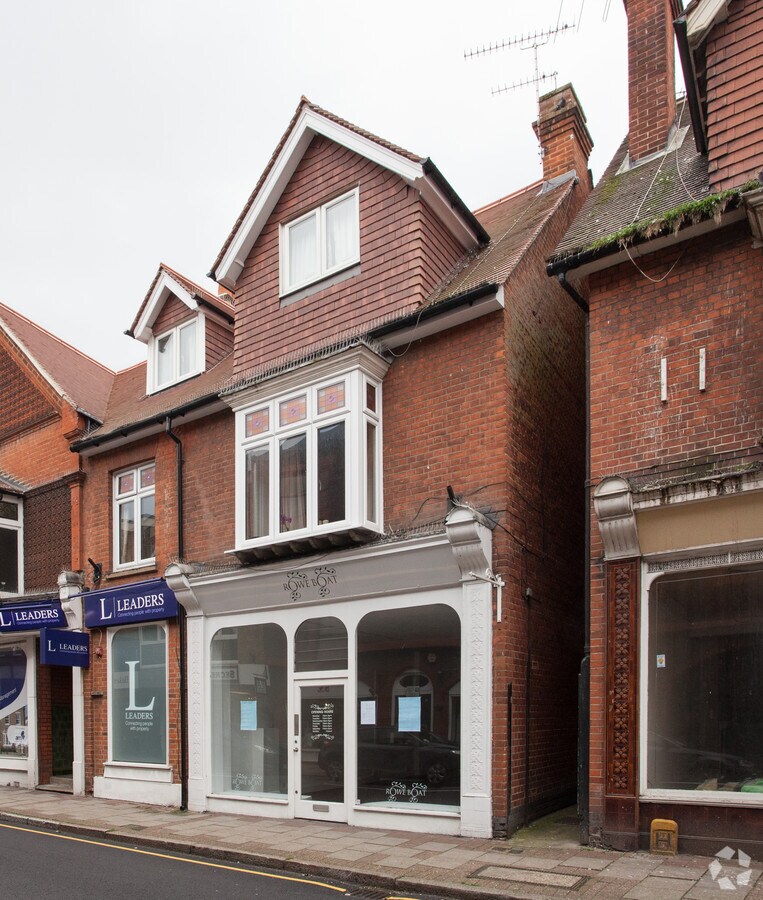41 Baker St, Weybridge, KT13 8AE UK