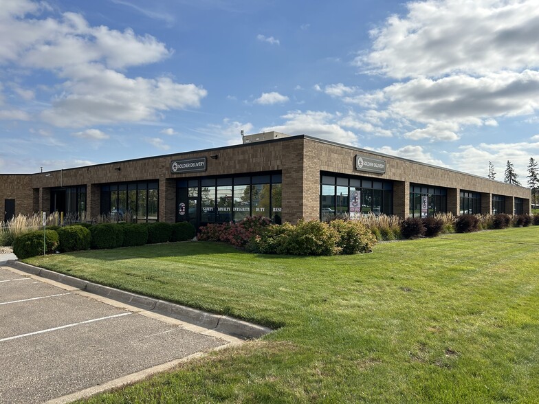 1385 Mendota Heights Rd, Mendota Heights, MN for rent - Building Photo - Image 1 of 9