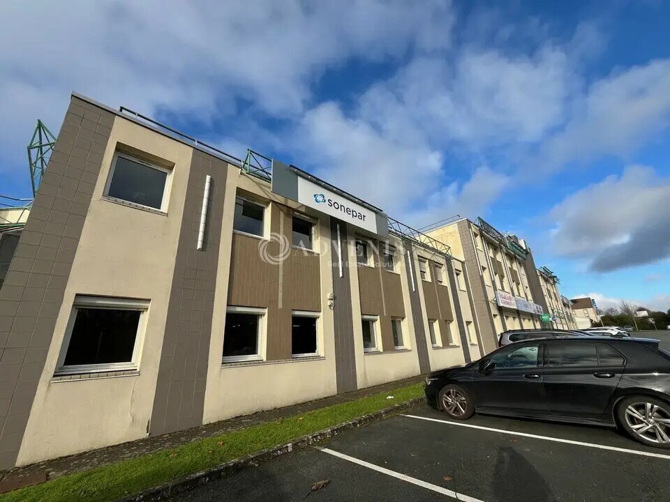 Office in Rambouillet for sale Primary Photo- Image 1 of 17