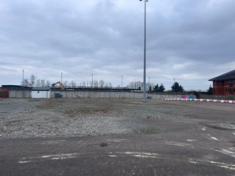 Caxton Way, Stevenage to rent - Building Photo - Image 3 of 7