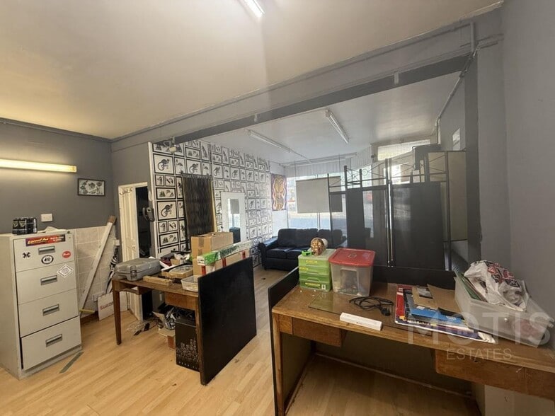 51 Black Bull Rd, Folkestone to rent - Interior Photo - Image 2 of 6