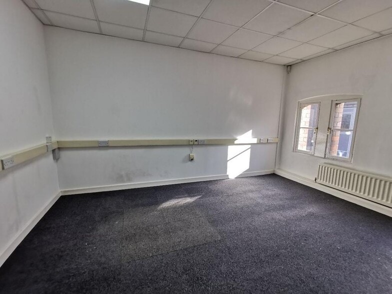 7-15 Pink Ln, Newcastle Upon Tyne to rent - Building Photo - Image 3 of 14
