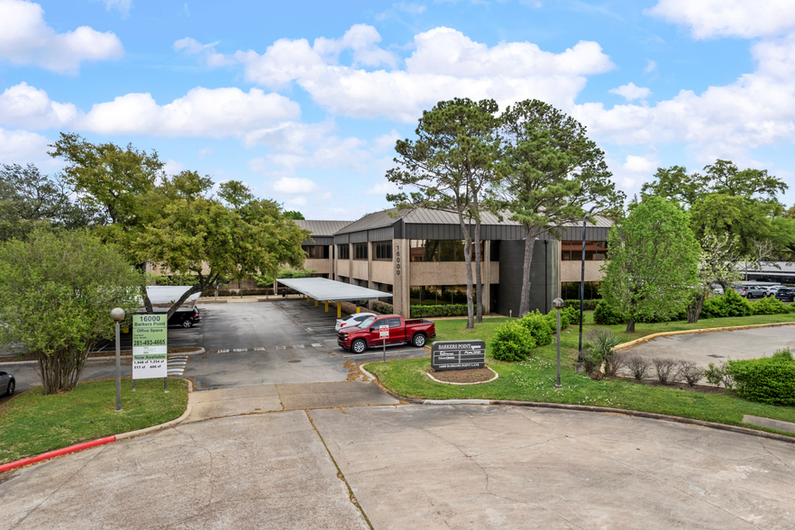 16000 Barkers Point Ln, Houston, TX for sale - Building Photo - Image 2 of 7