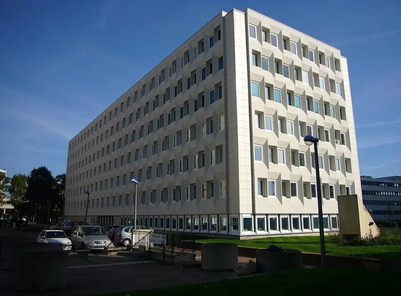 Office in Créteil to rent - Building Photo - Image 1 of 2