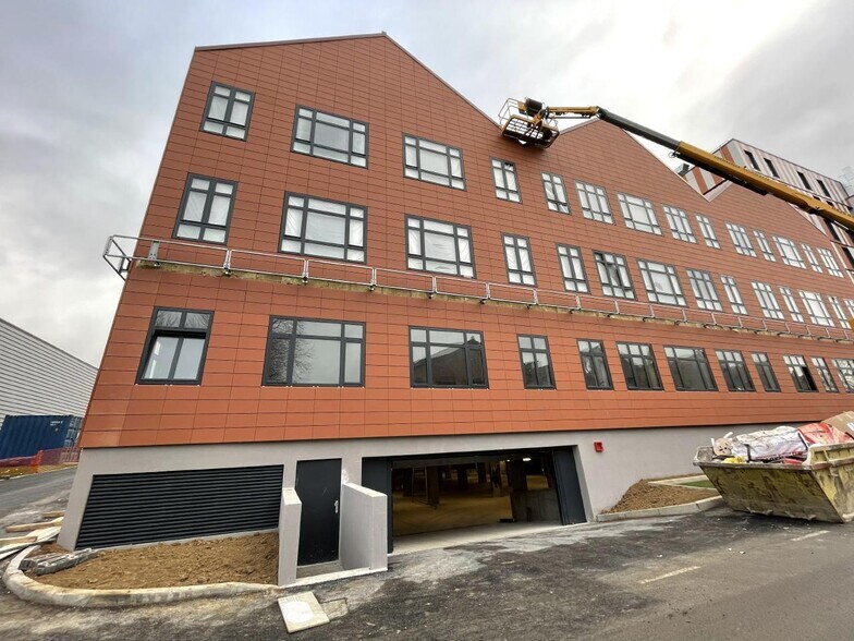 Light Industrial in Argenteuil to rent - Building Photo - Image 2 of 6