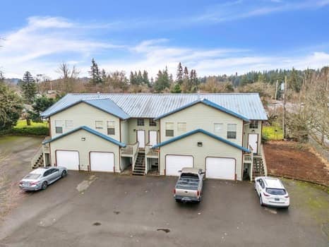 Centennial Plaza portfolio of 4 properties for sale on LoopNet.co.uk - Primary Photo - Image 3 of 3