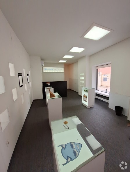 Retail in Guadalajara, Guadalajara to rent Primary Photo- Image 1 of 5