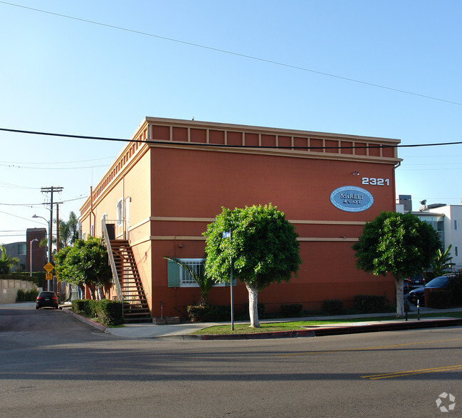 2321 Abbot Kinney Blvd, Venice, CA for rent - Building Photo - Image 2 of 2